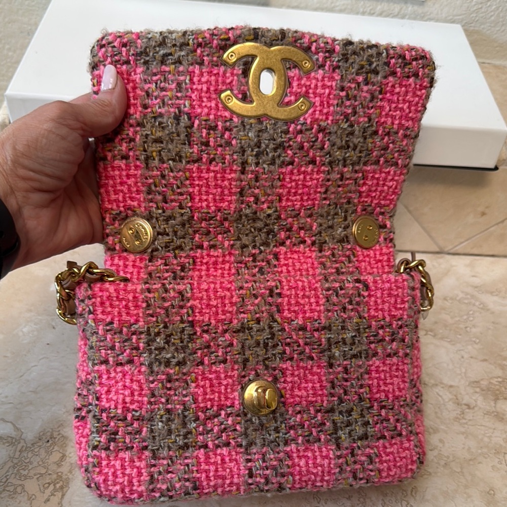 Chanel Pink Tweed Handbag - Picture 2 of 6